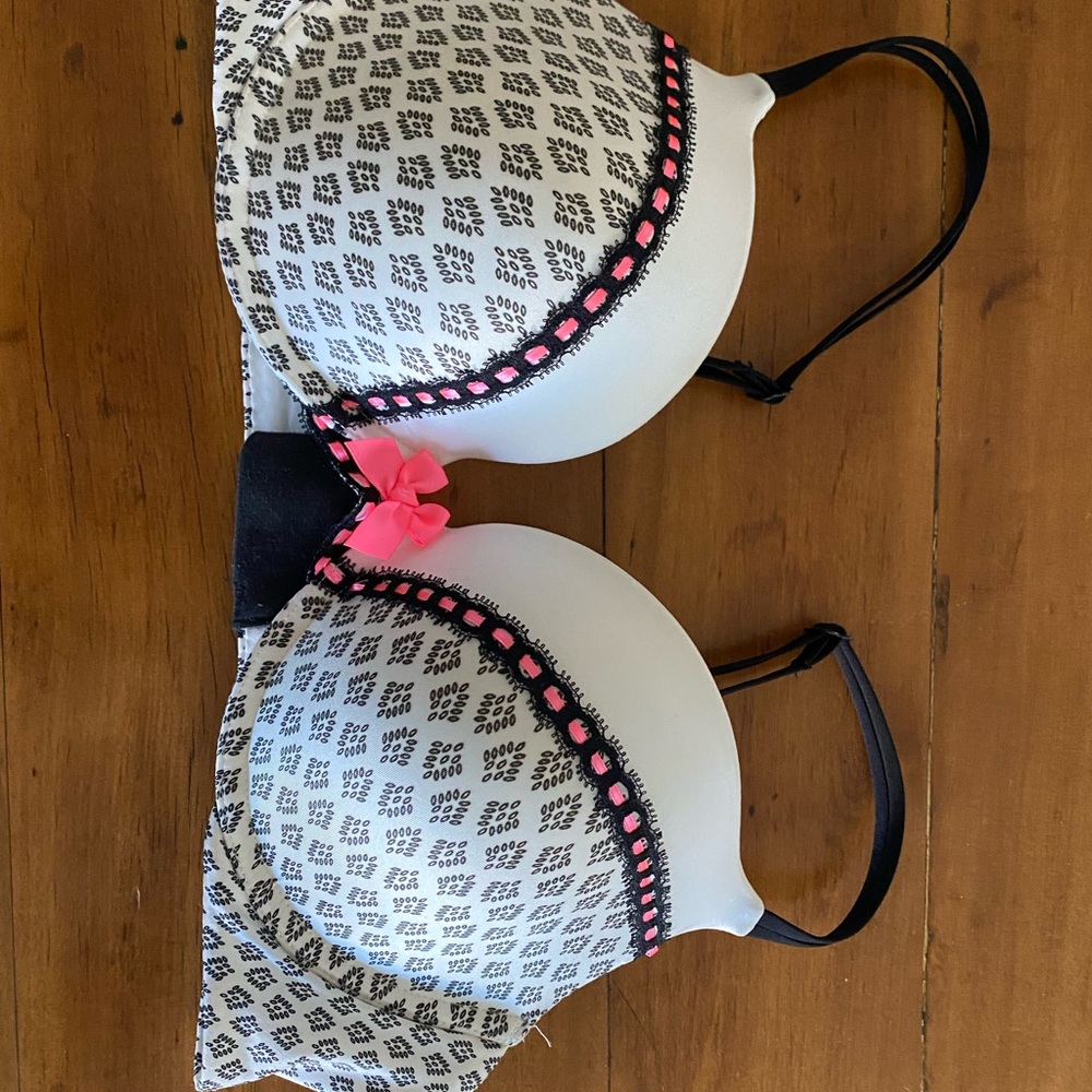 Victoria’s Secret  36C